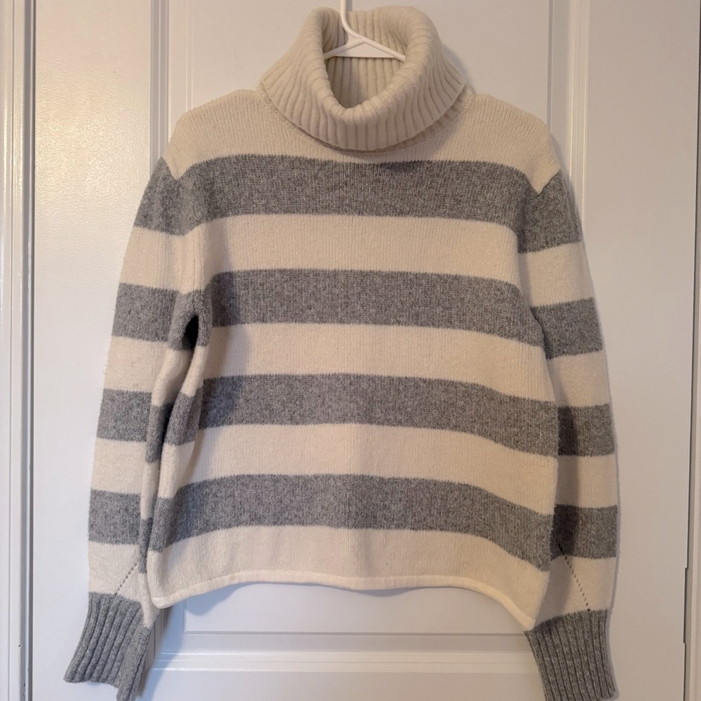 Calvin Klein Women’s Cream and Gray Striped Turtleneck Medium Sweater